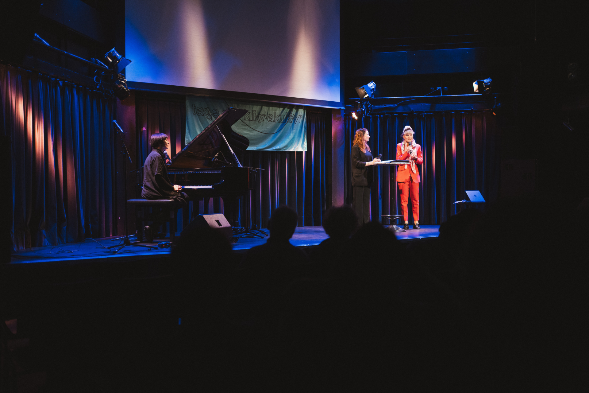 Eröffnungsfeier der Tage der Klimakultur 2025 im Treibhaus mit einem Konzert von Sigrid Horn und Eröffnungsworten von Melanie Wiener